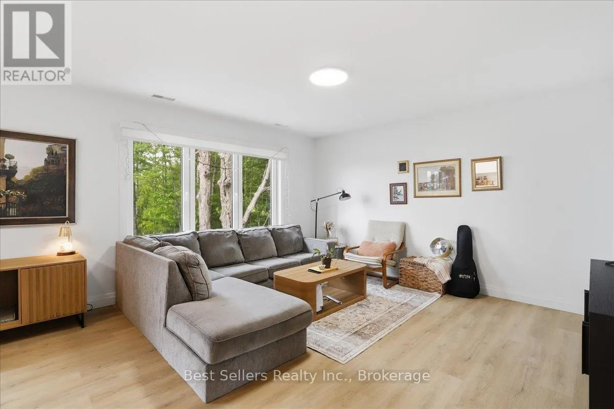 54 FLORENCE STREET W