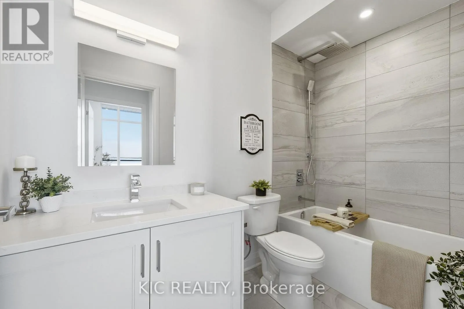 210 - 99 LOUISA STREET