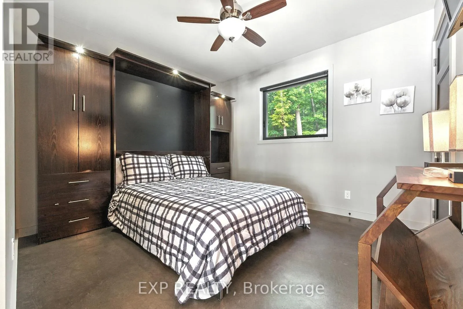 332 LACHLAN LANE