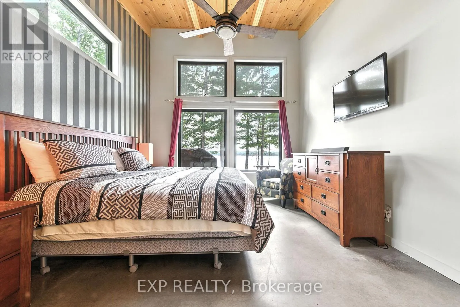 332 LACHLAN LANE
