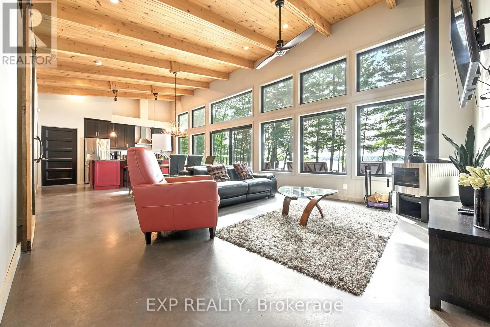 332 LACHLAN LANE