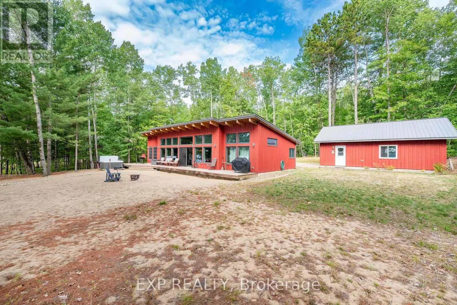 332 LACHLAN LANE