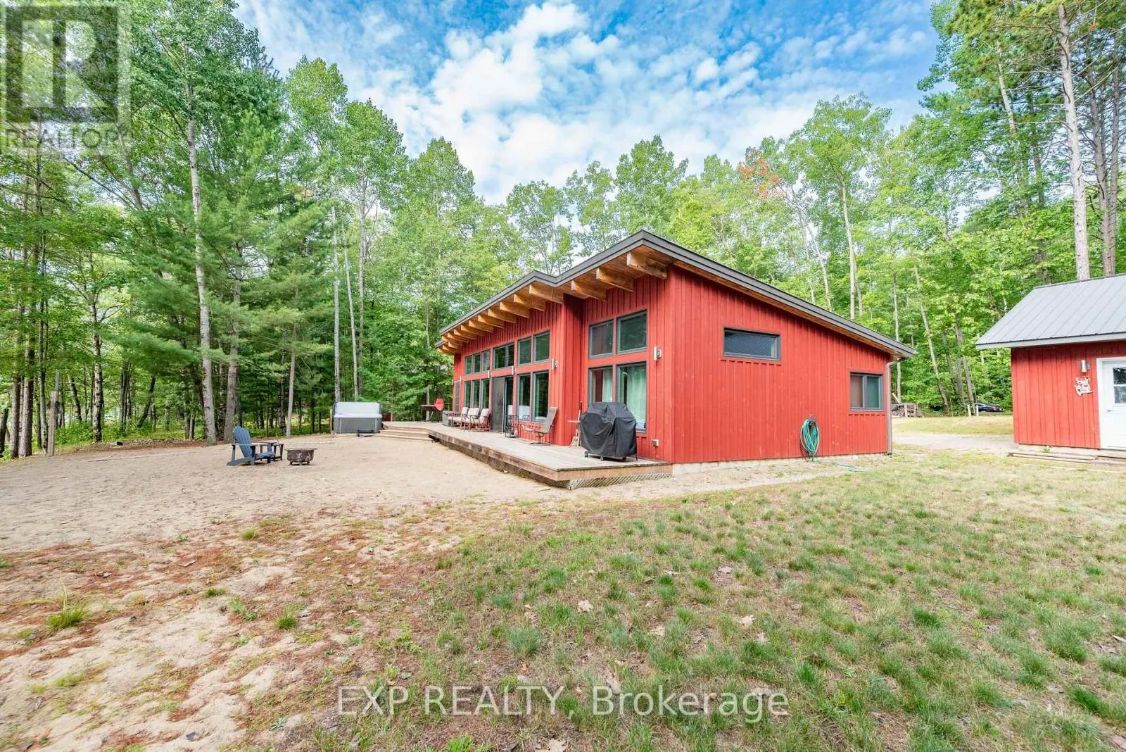 332 LACHLAN LANE