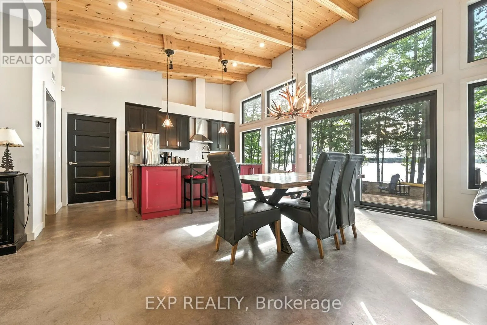 332 LACHLAN LANE
