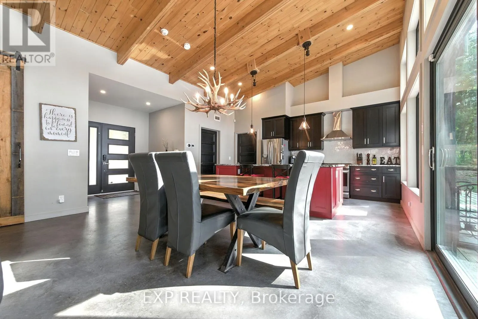 332 LACHLAN LANE
