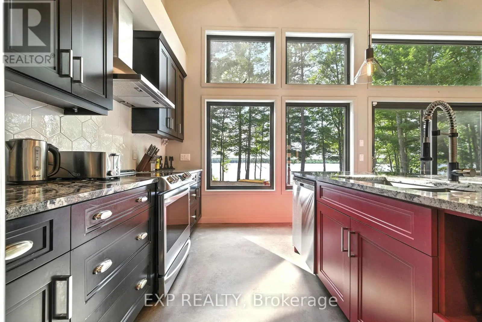 332 LACHLAN LANE