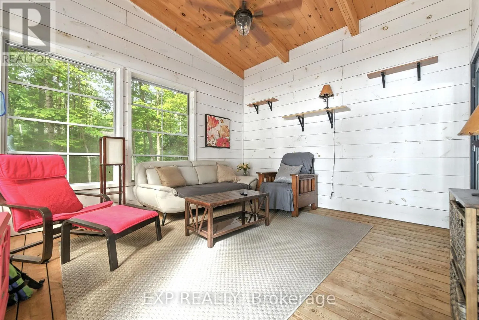 332 LACHLAN LANE