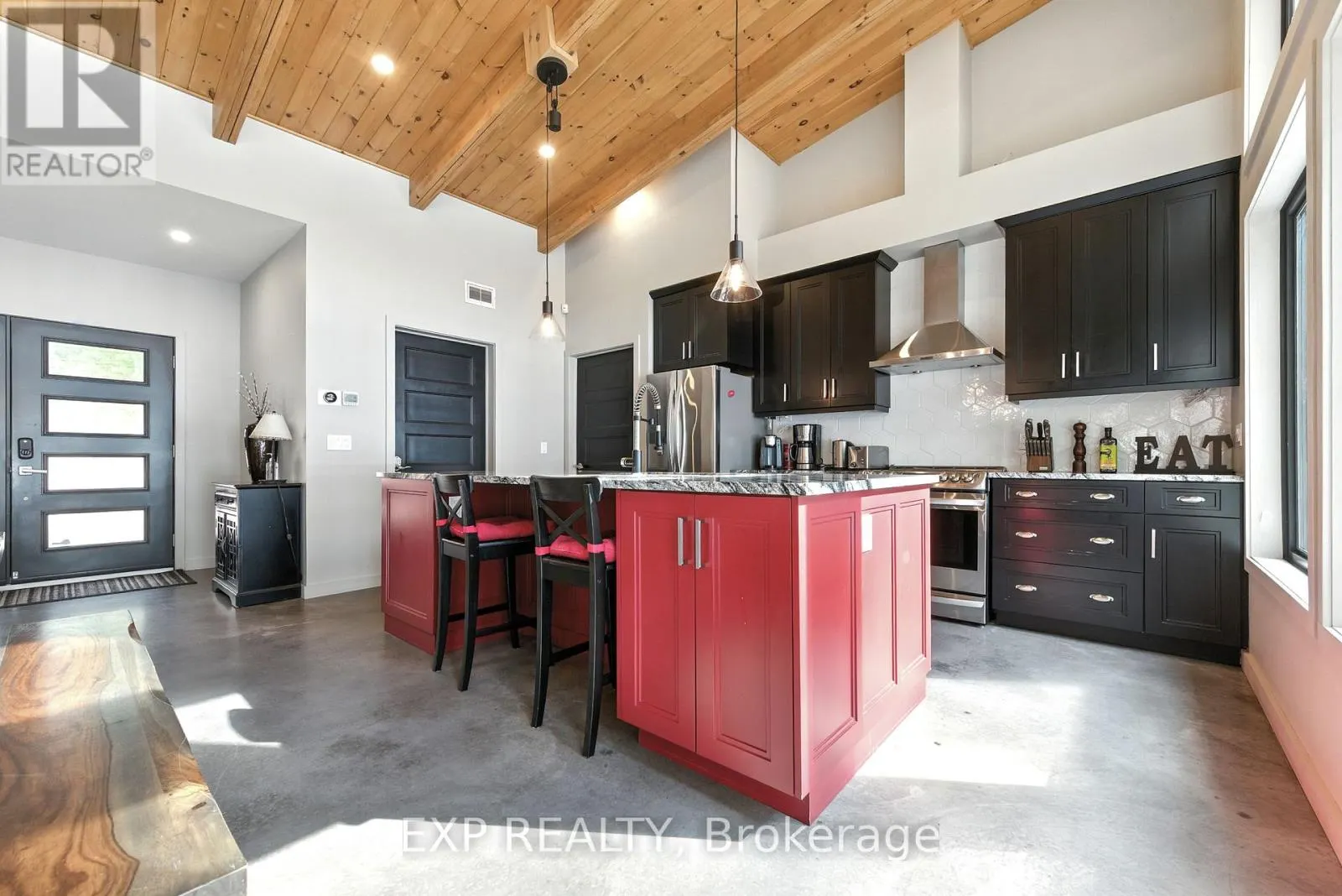 332 LACHLAN LANE