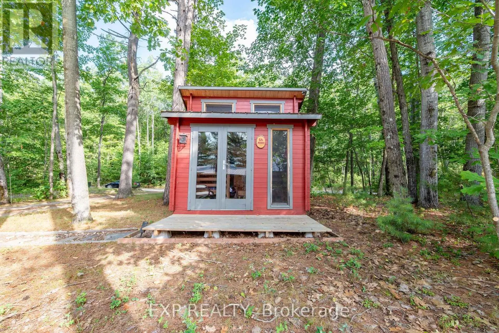 332 LACHLAN LANE
