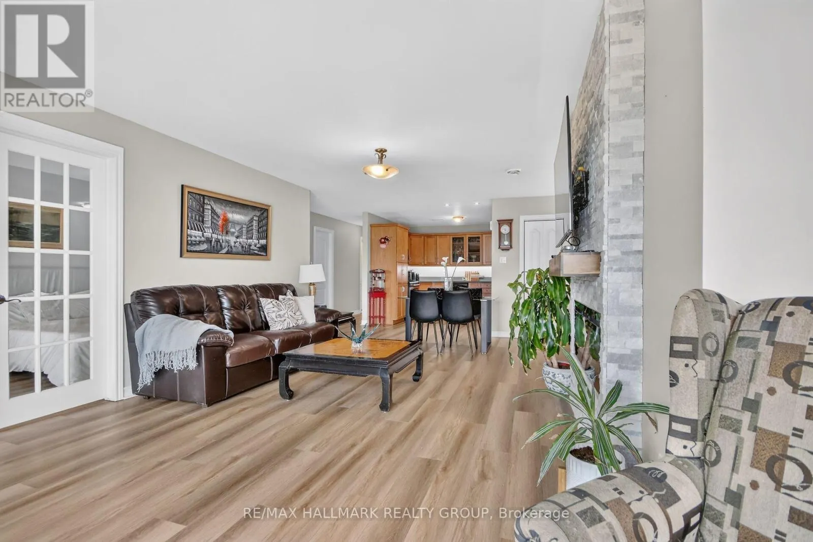 7 - 410 KING STREET E