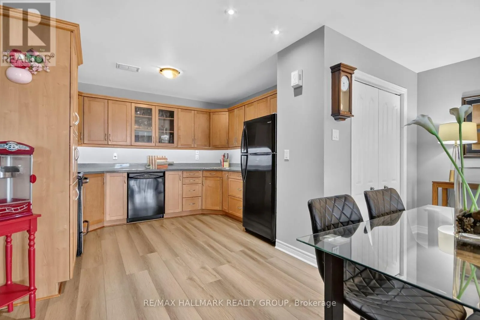7 - 410 KING STREET E