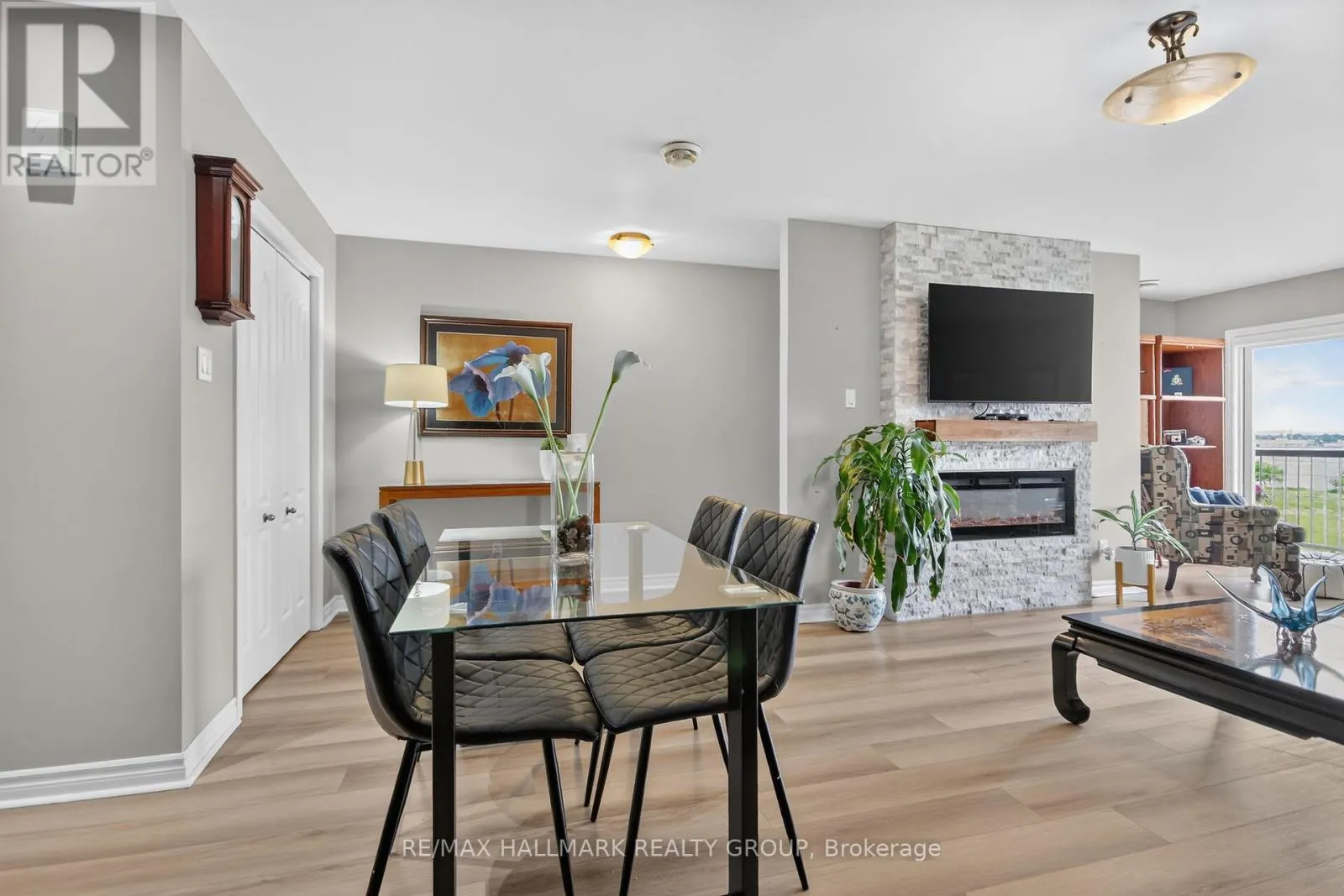 7 - 410 KING STREET E