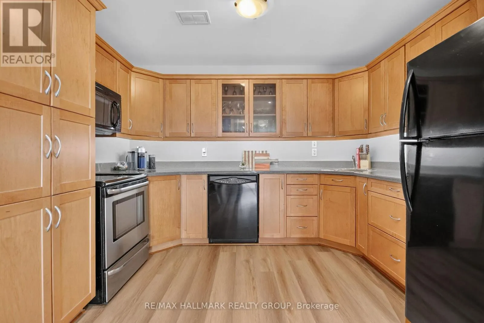 7 - 410 KING STREET E