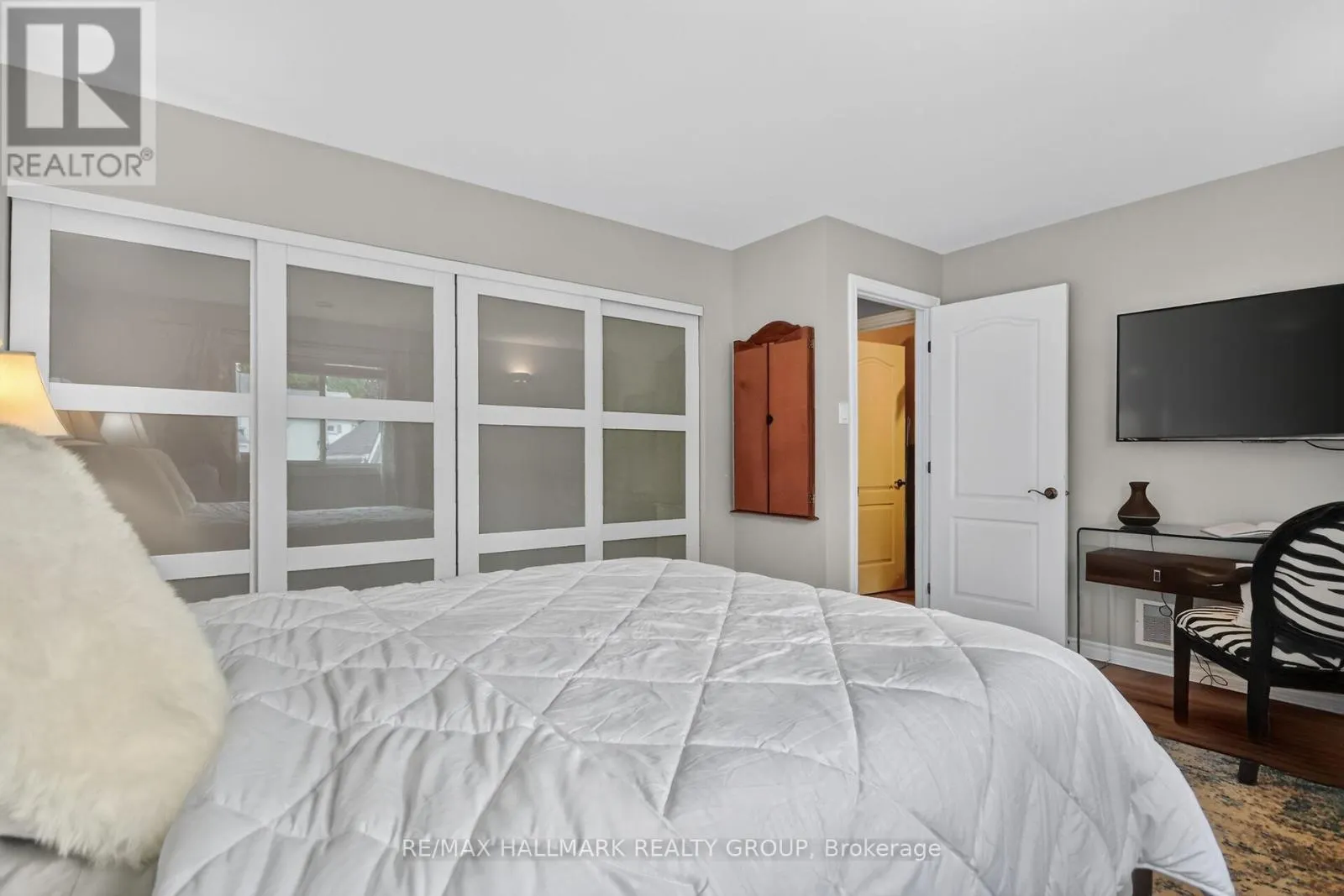 7 - 410 KING STREET E
