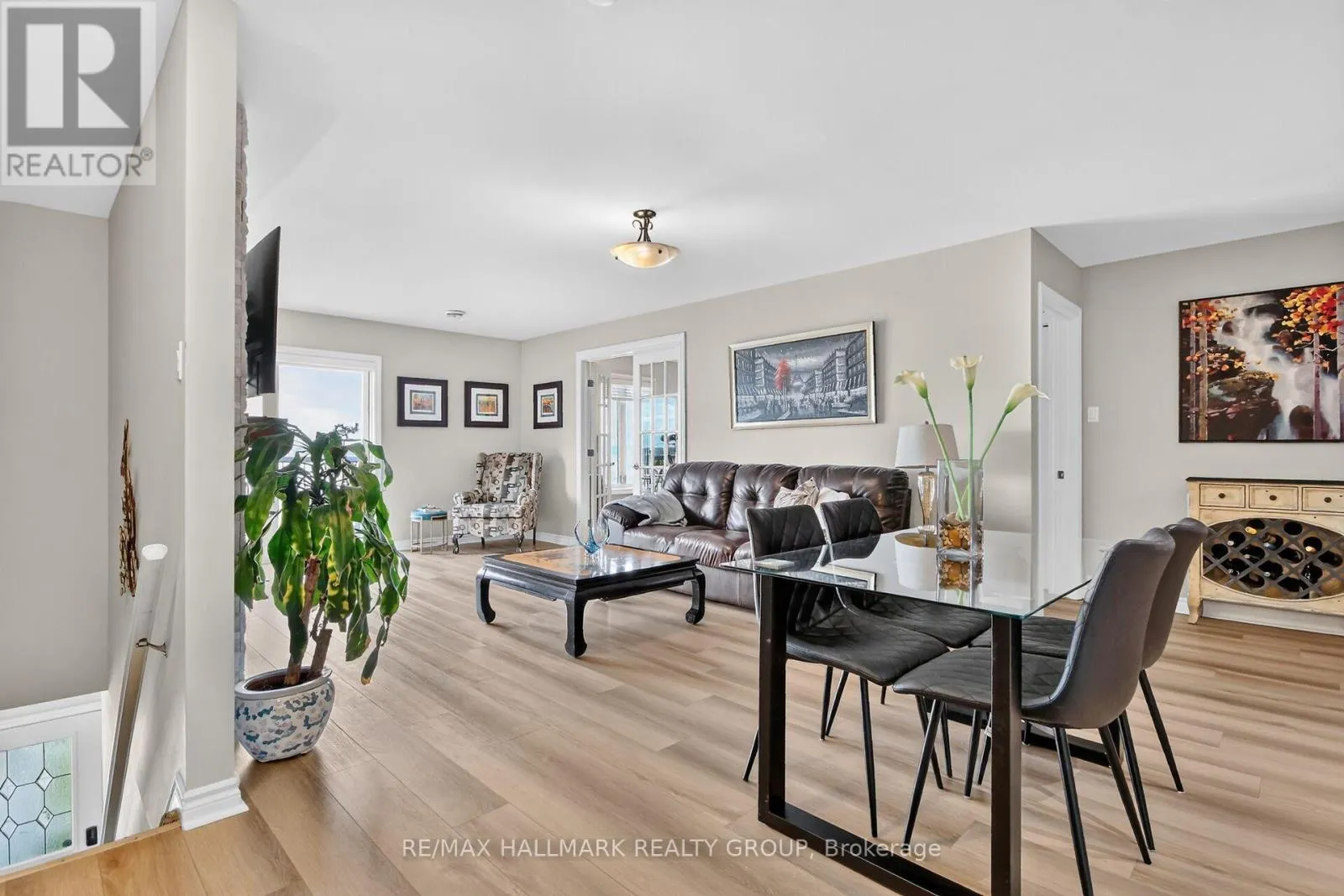 7 - 410 KING STREET E
