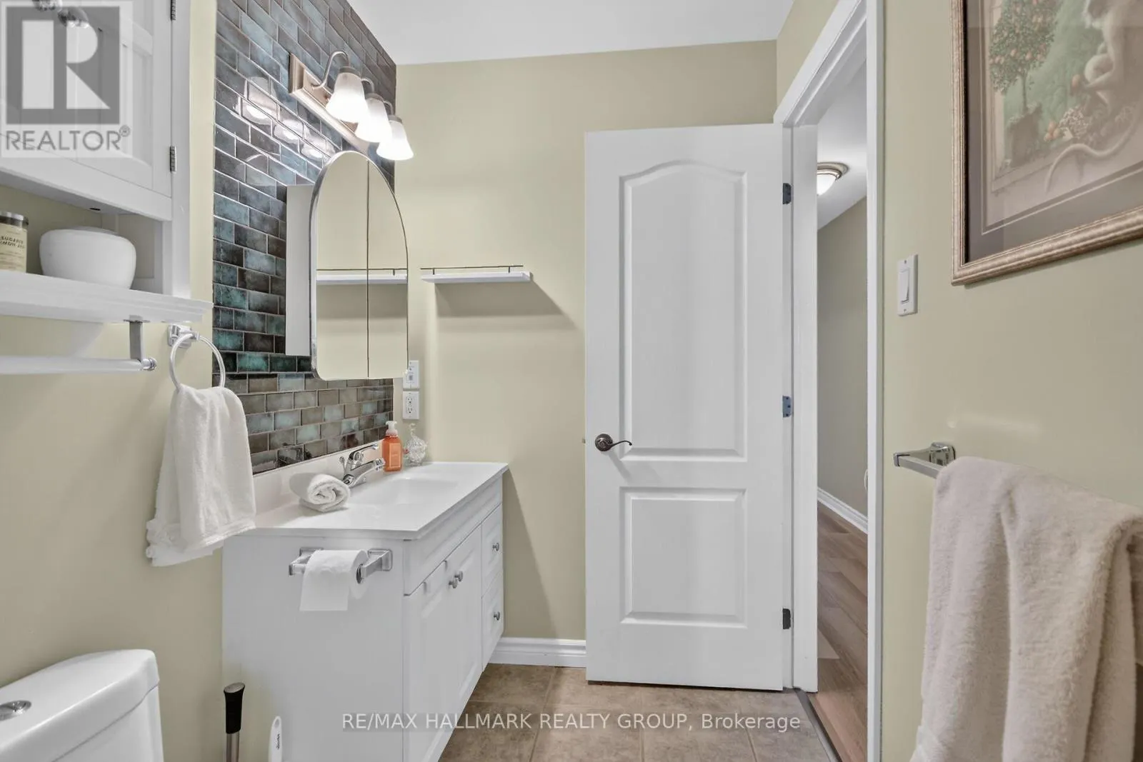 7 - 410 KING STREET E