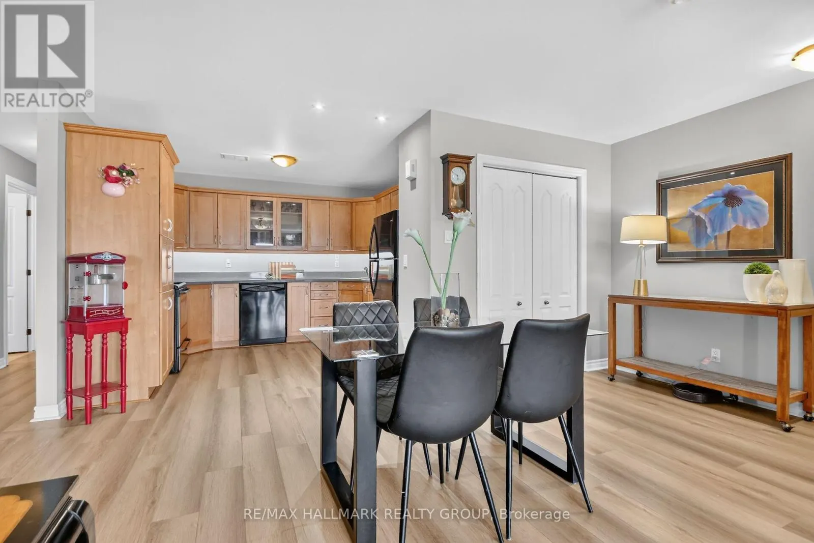 7 - 410 KING STREET E