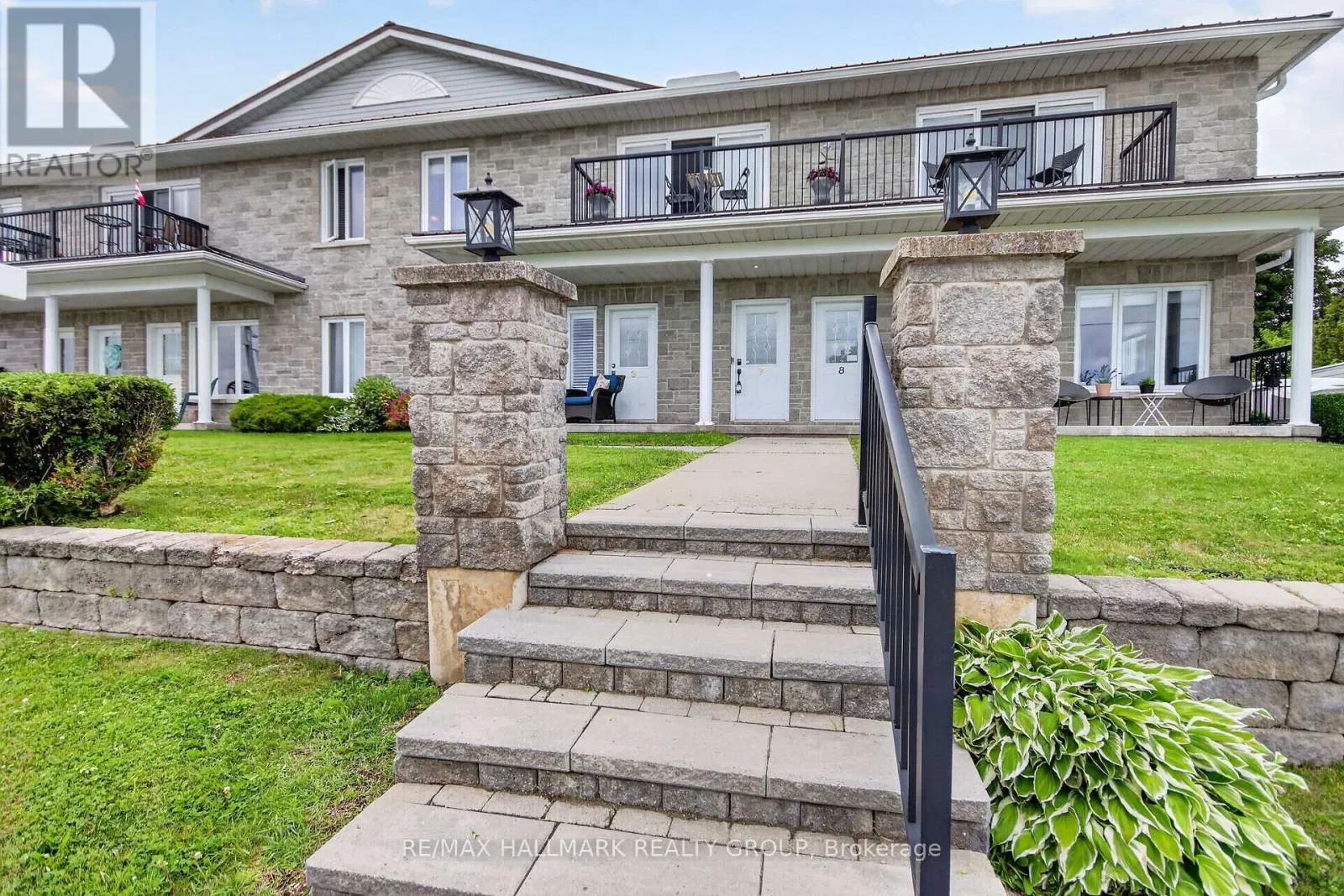 7 - 410 KING STREET E