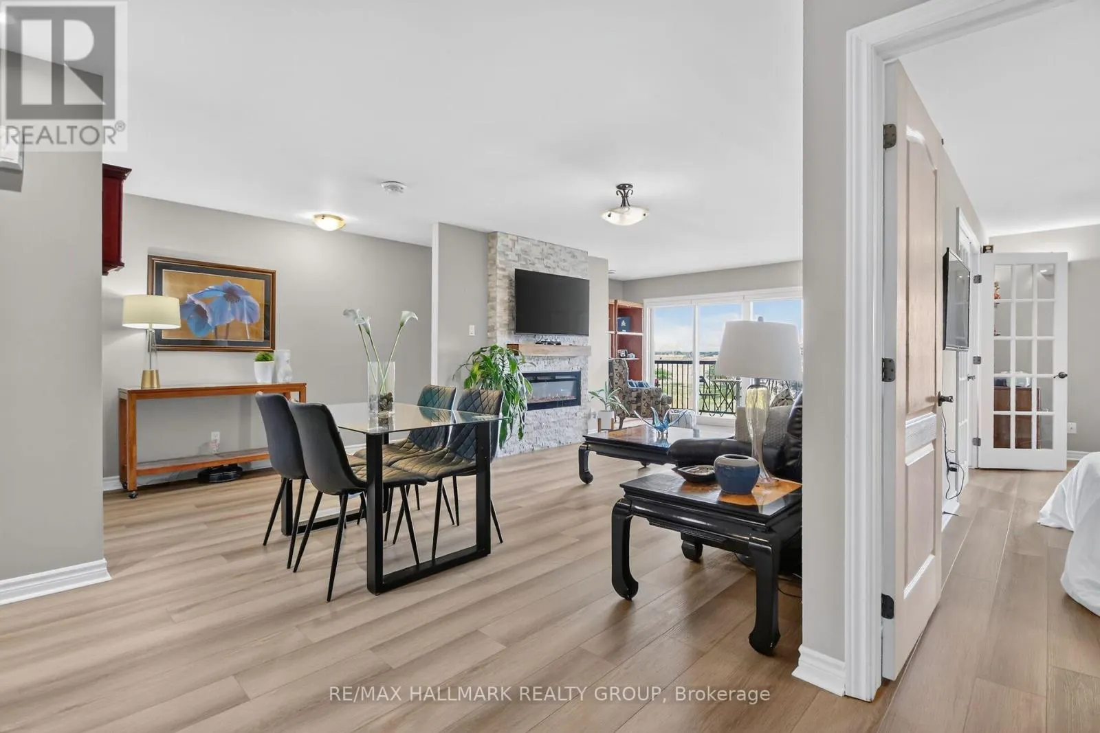 7 - 410 KING STREET E
