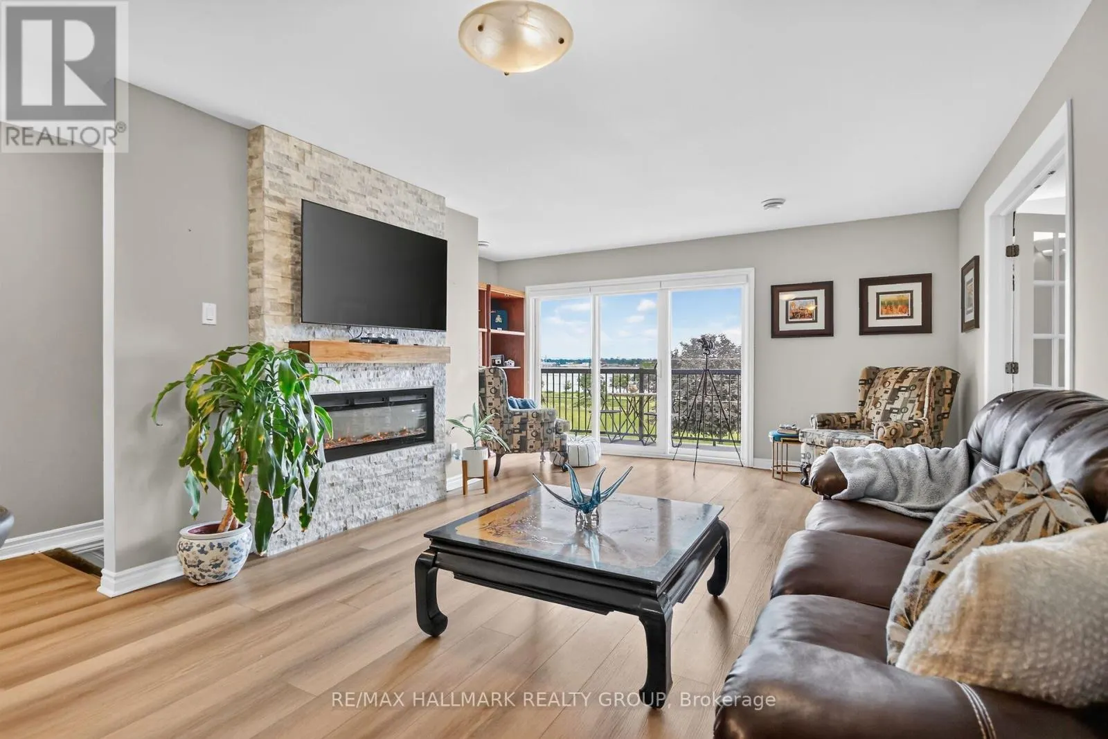 7 - 410 KING STREET E