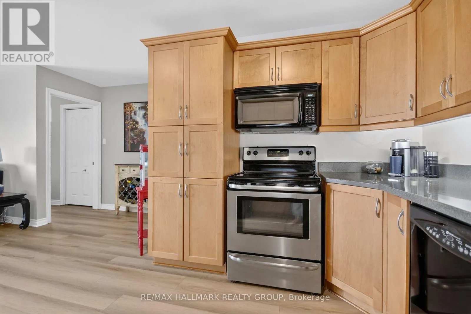 7 - 410 KING STREET E