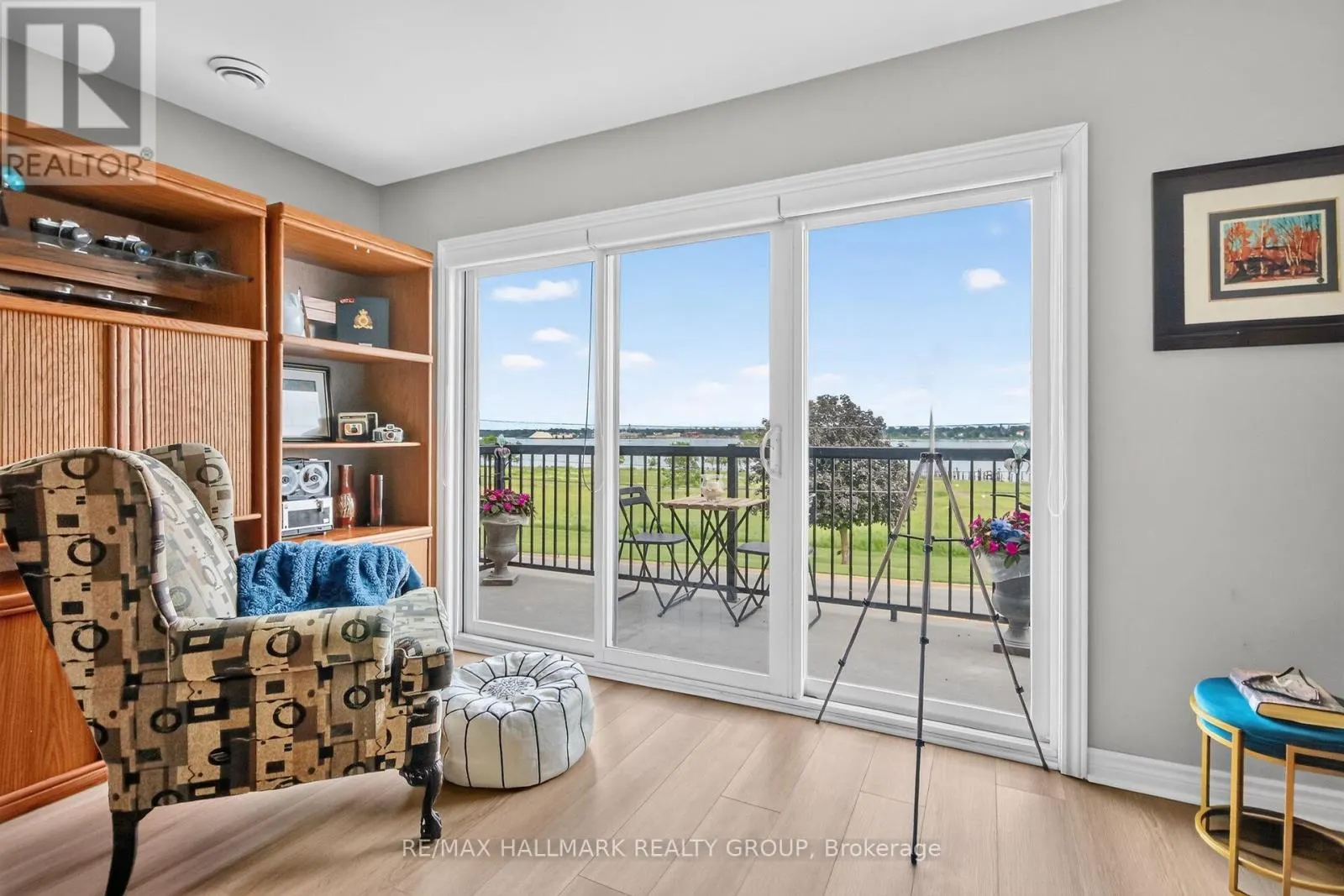 7 - 410 KING STREET E
