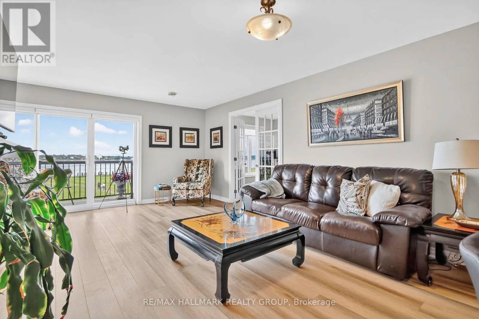 7 - 410 KING STREET E