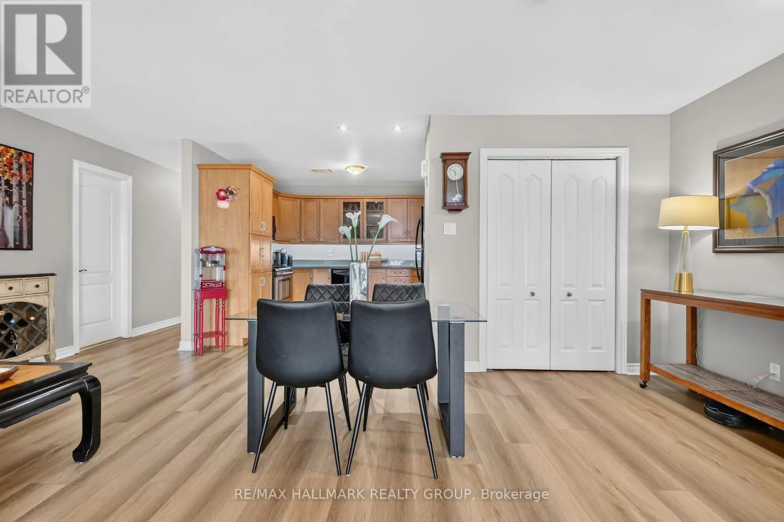 7 - 410 KING STREET E