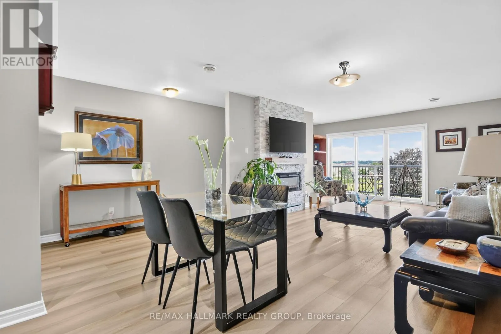 7 - 410 KING STREET E