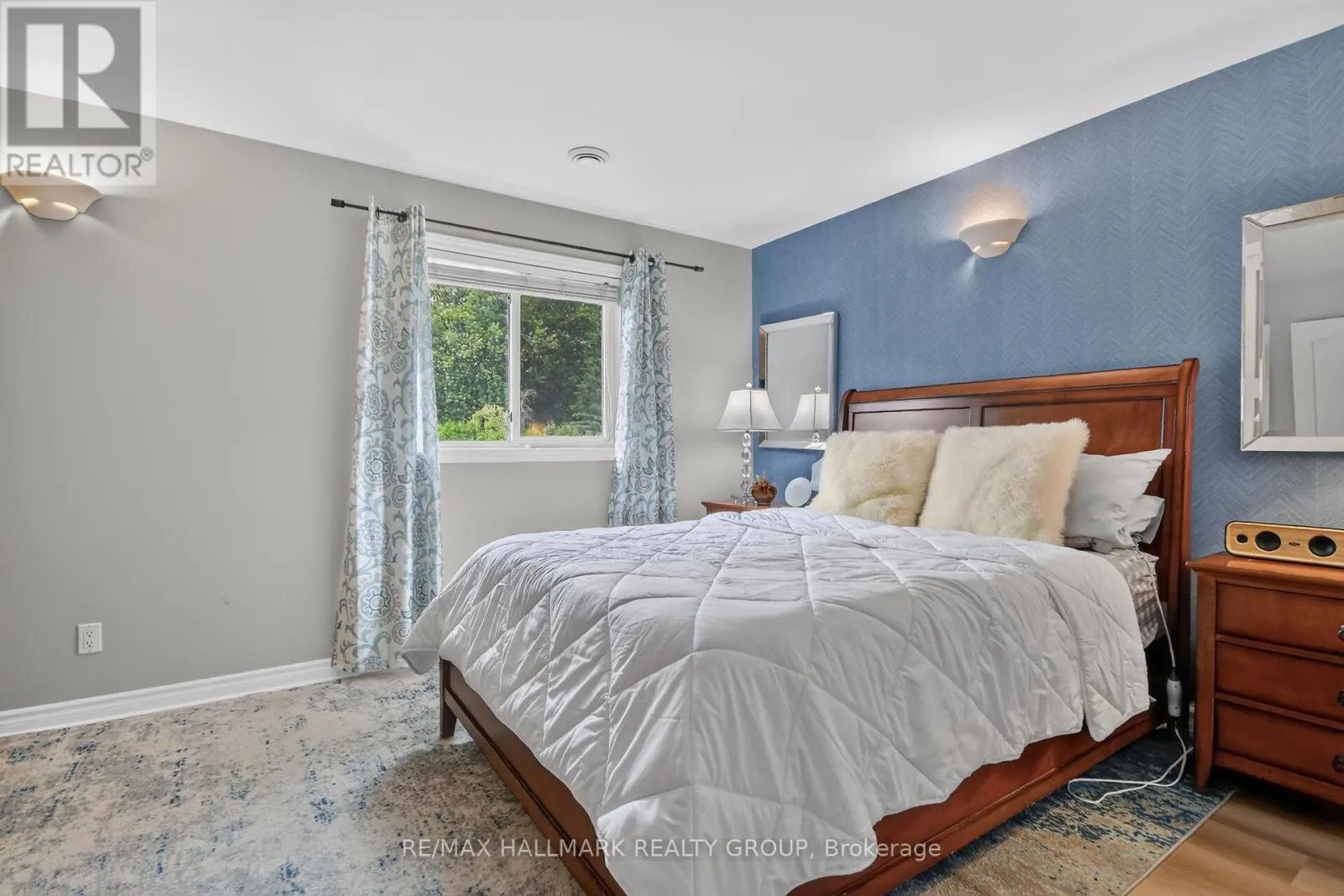 7 - 410 KING STREET E