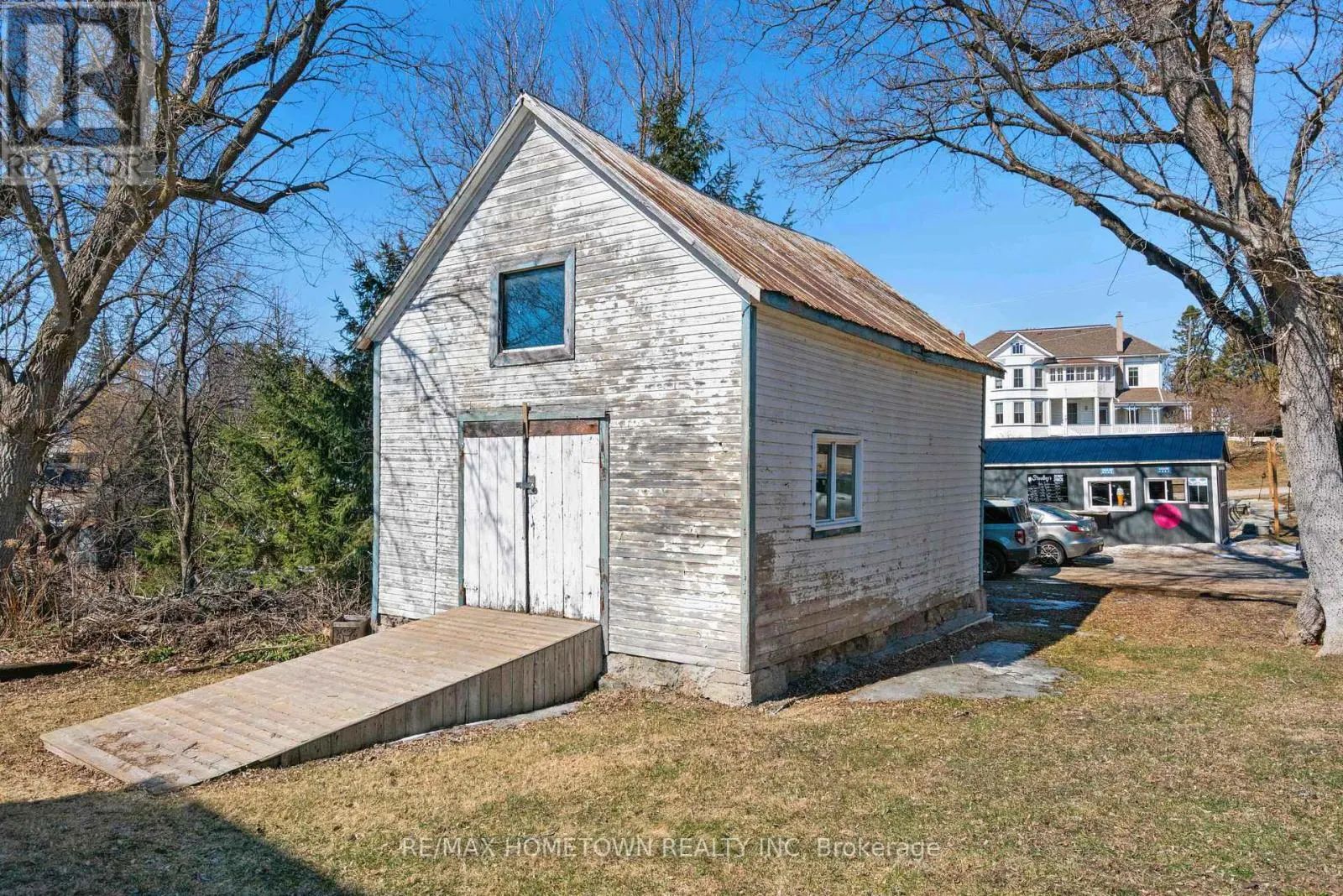 12 KINGSTON STREET