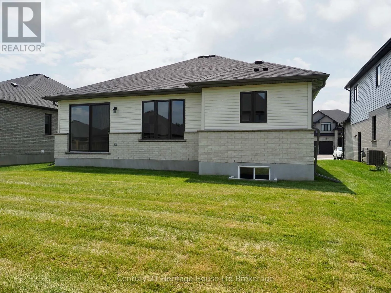 28 SYCAMORE DRIVE