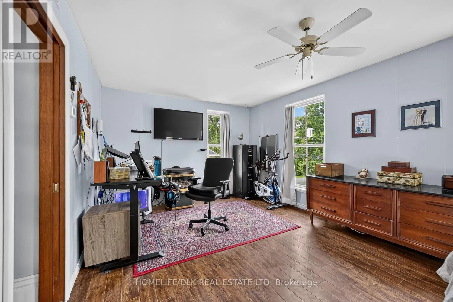 186 KING STREET E