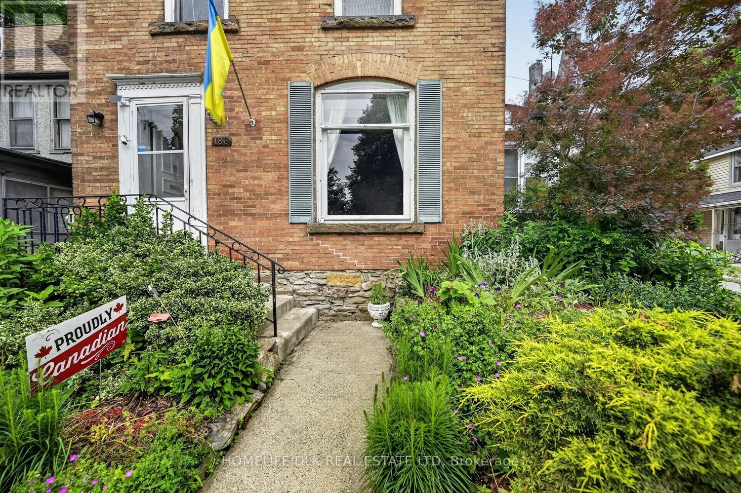 186 KING STREET E