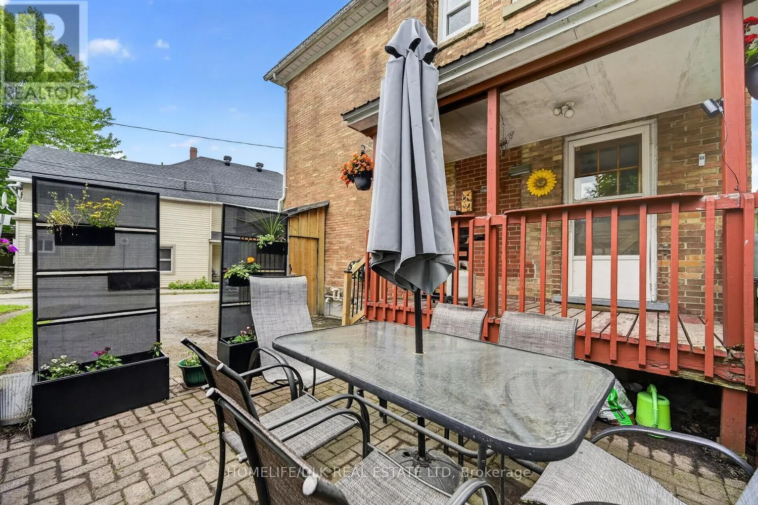 186 KING STREET E