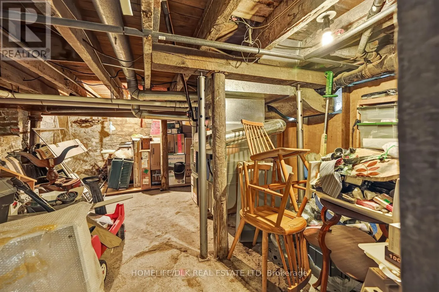 186 KING STREET E