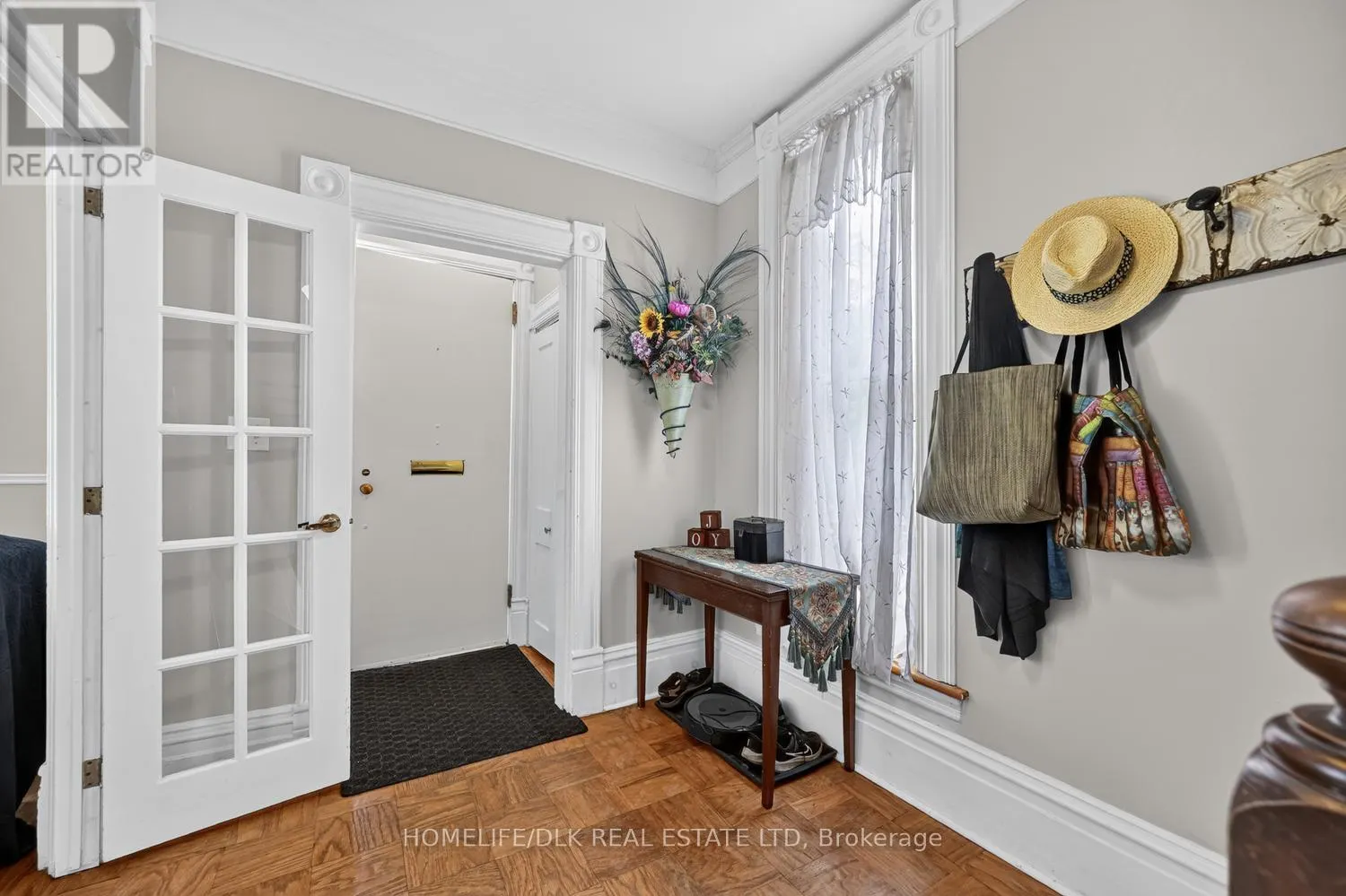 186 KING STREET E