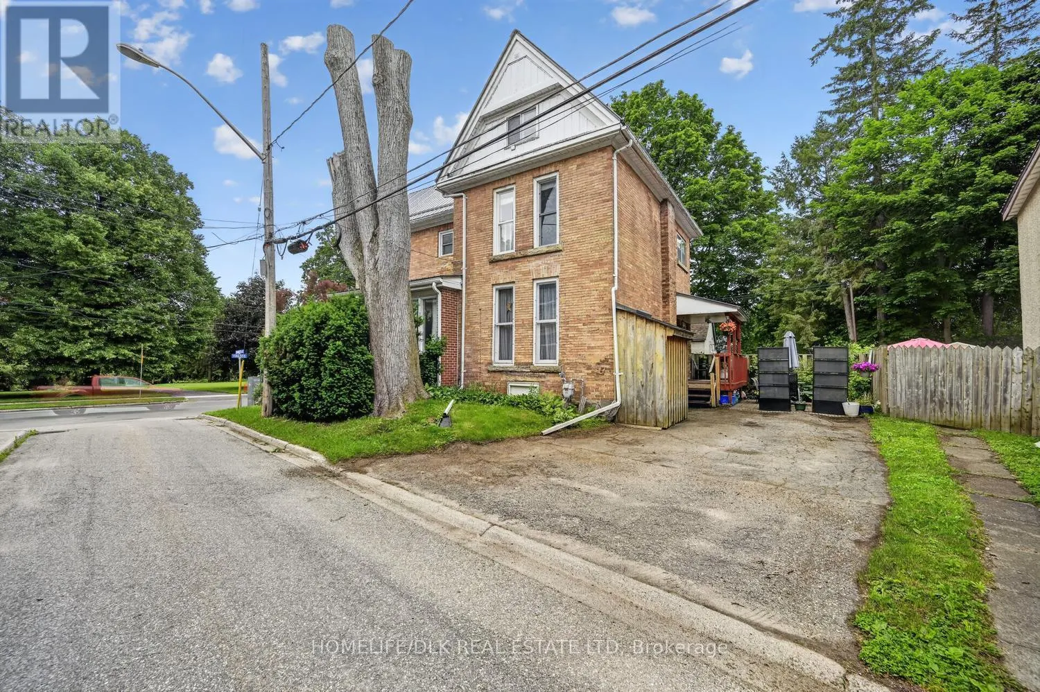 186 KING STREET E