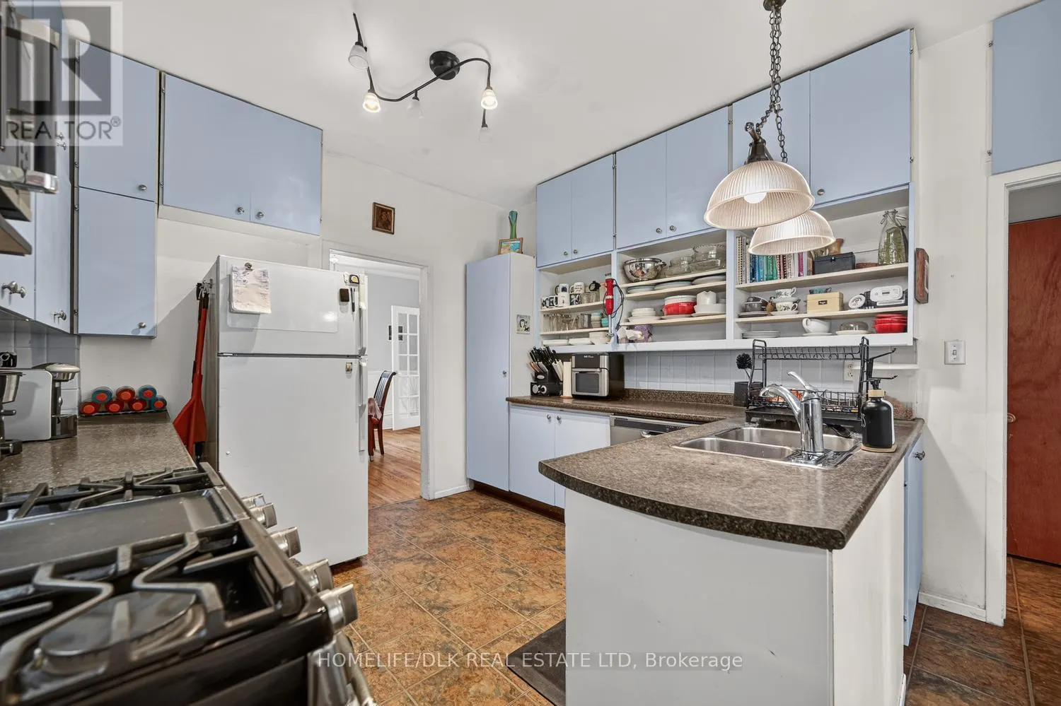 186 KING STREET E
