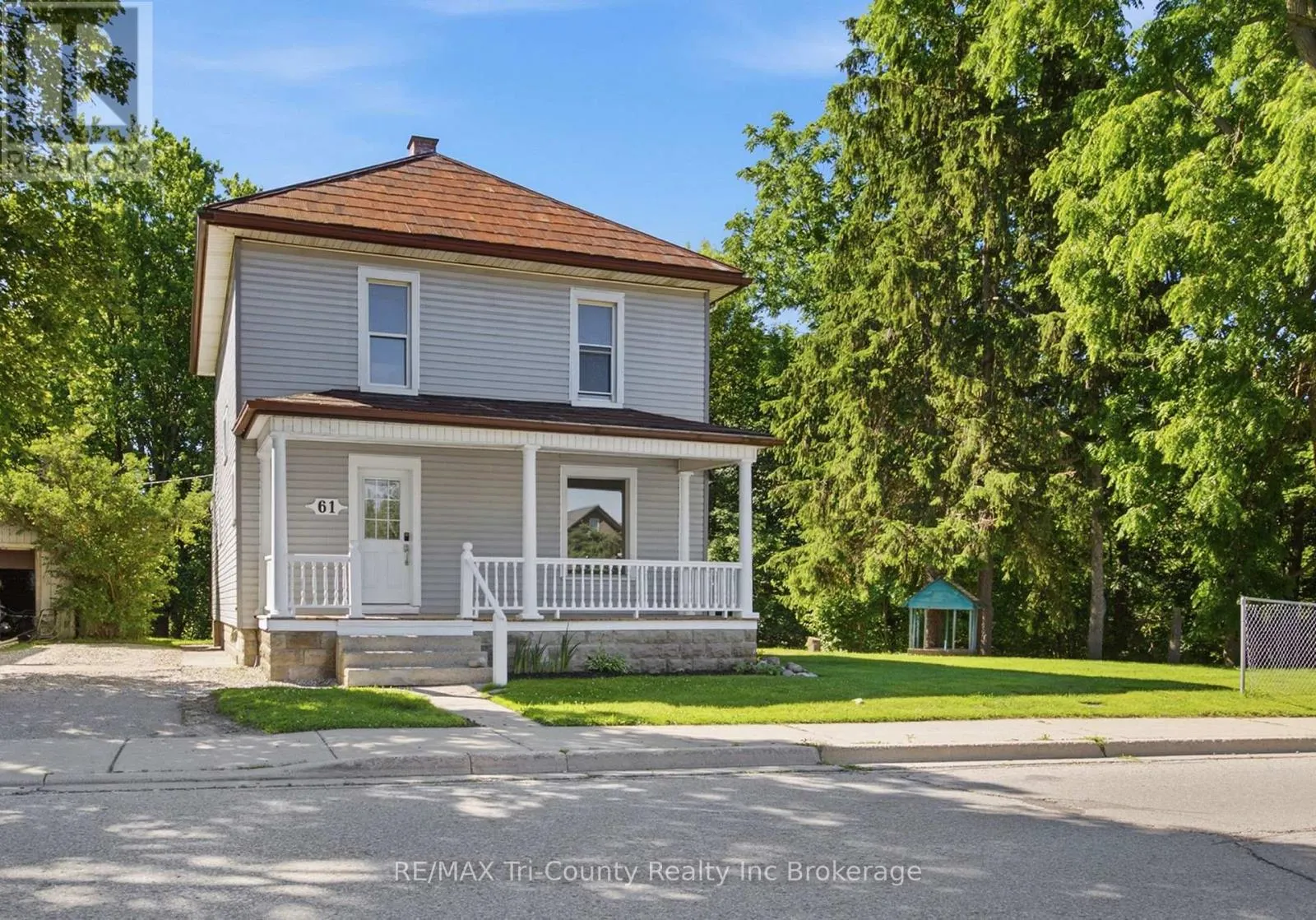 61 BROCK STREET E