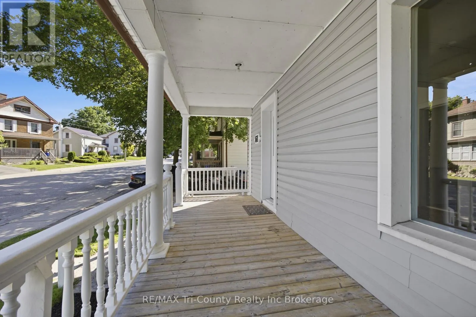 61 BROCK STREET E
