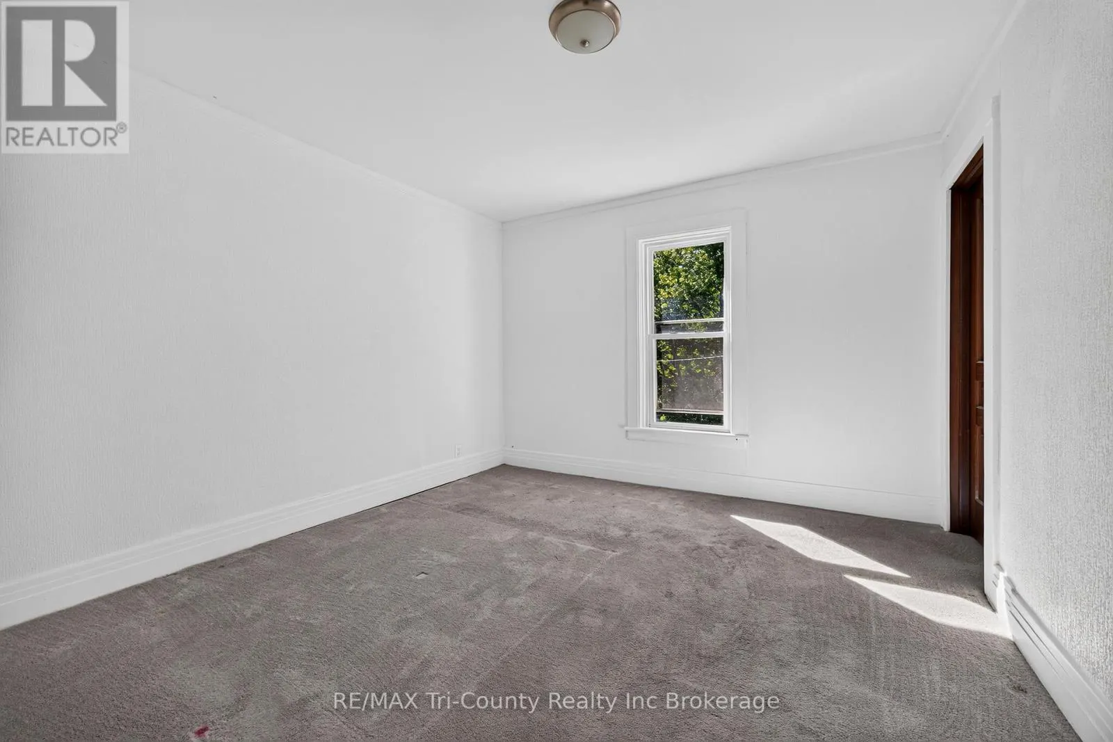 61 BROCK STREET E