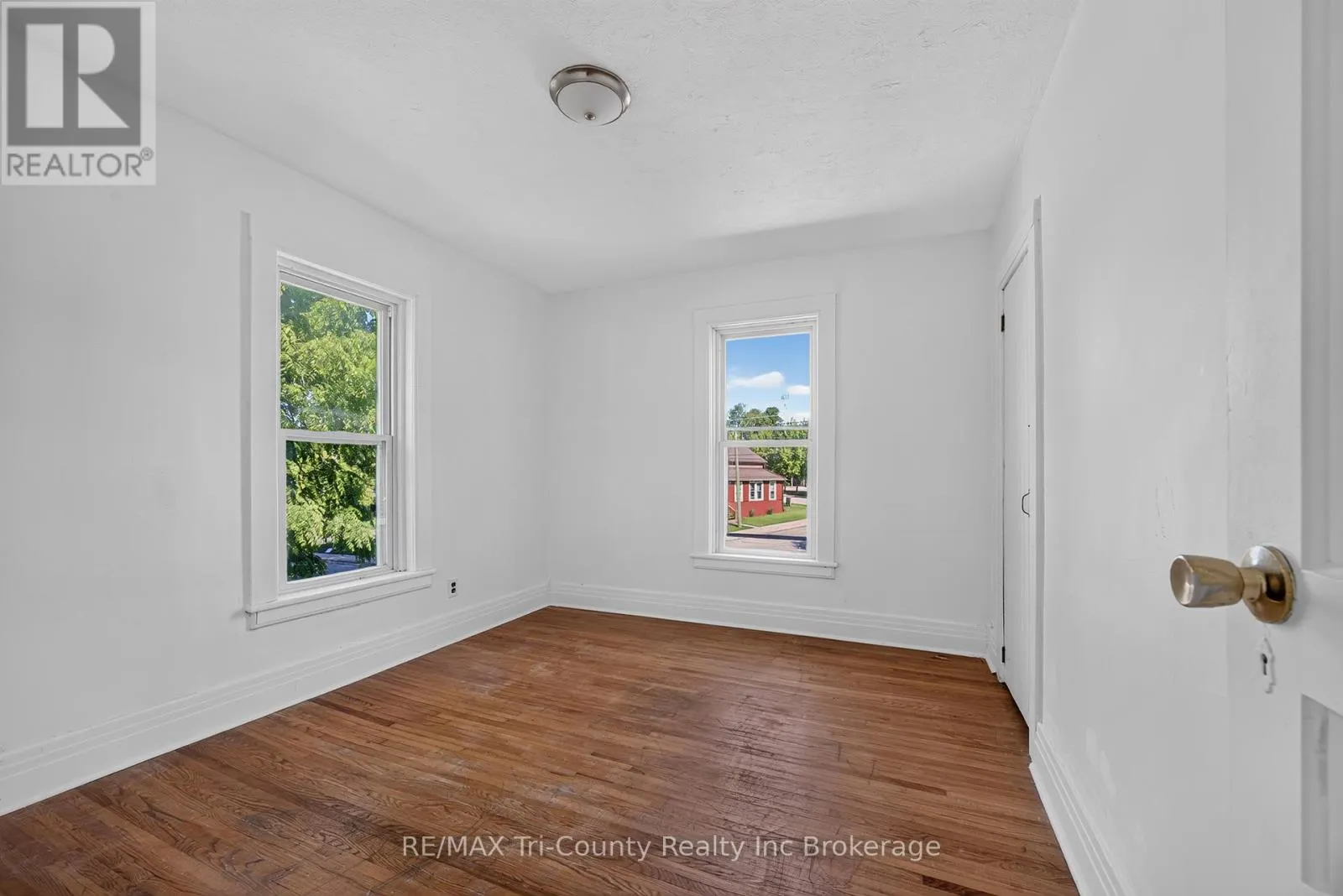 61 BROCK STREET E