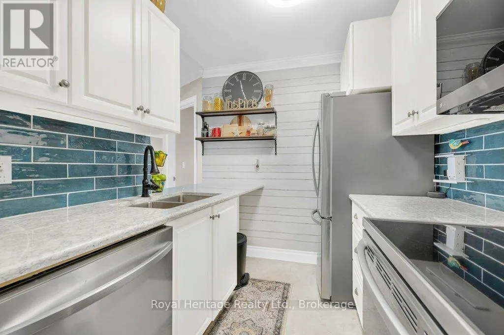 203 - 9 CENTRE STREET #203