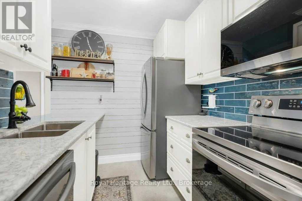203 - 9 CENTRE STREET #203