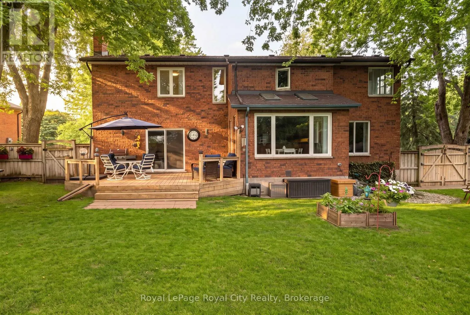 9 DARREN PLACE