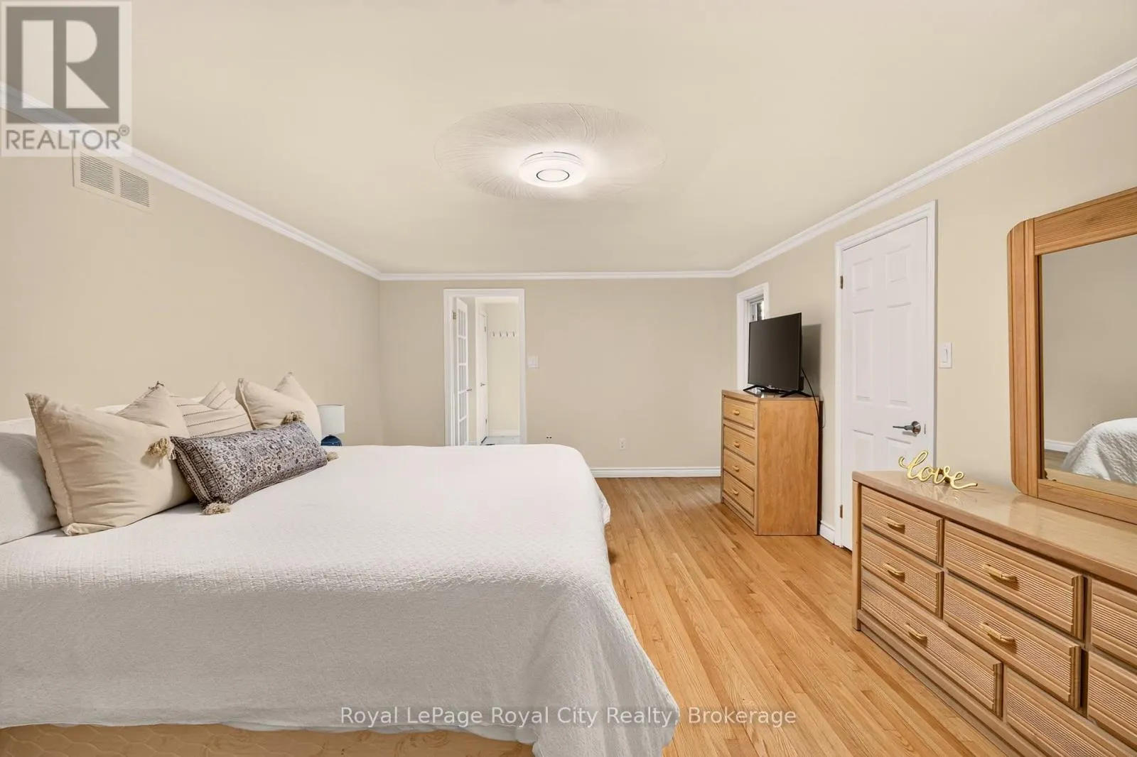 9 DARREN PLACE