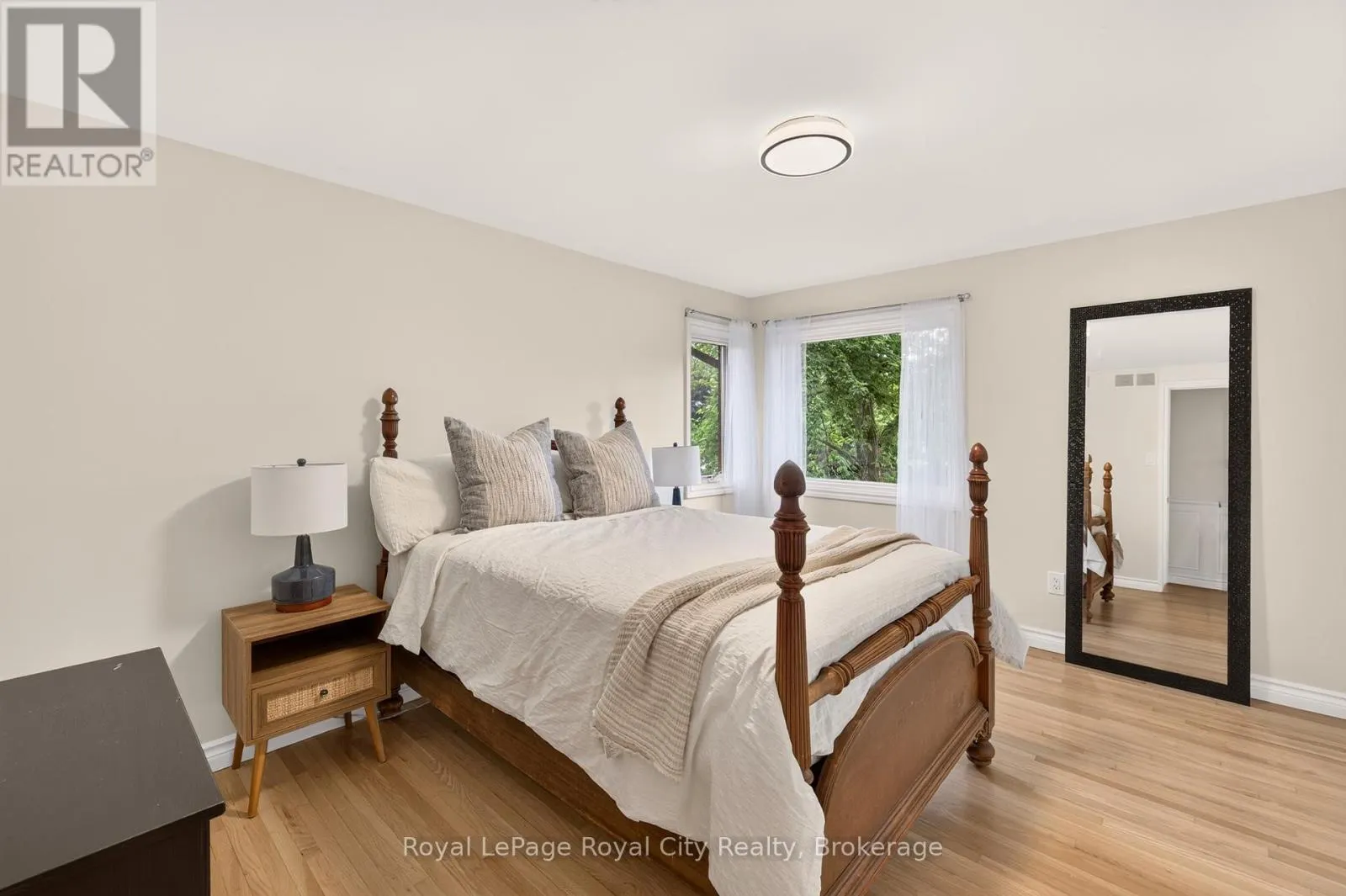 9 DARREN PLACE