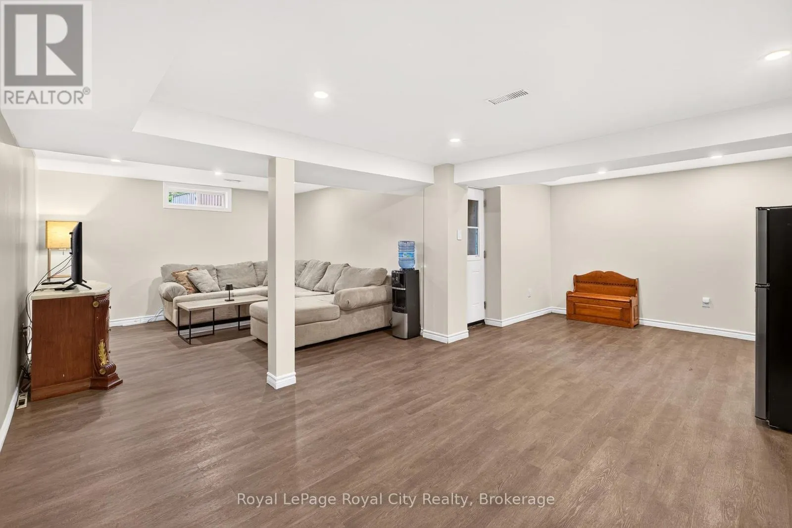 9 DARREN PLACE