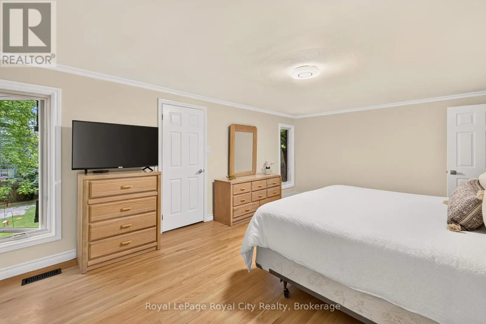9 DARREN PLACE